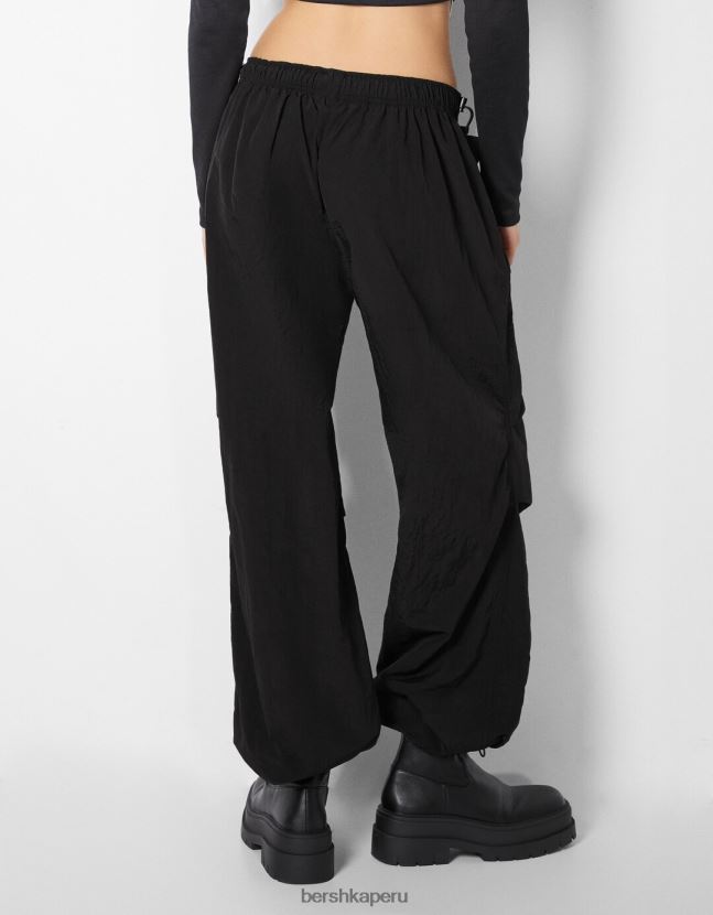 negro Bershka mujer joggers de paracaídas de nailon 806J6B1313