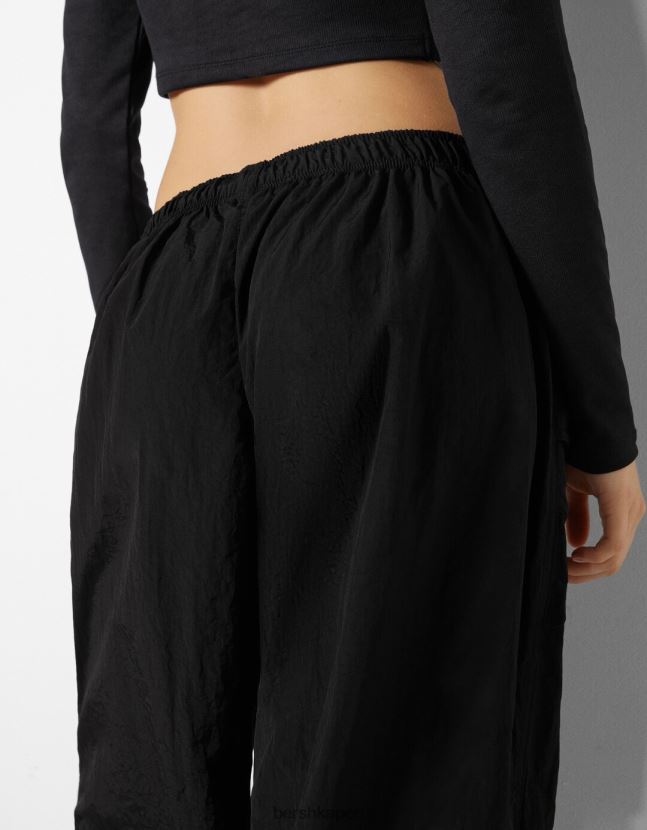 negro Bershka mujer joggers de paracaídas de nailon 806J6B1313