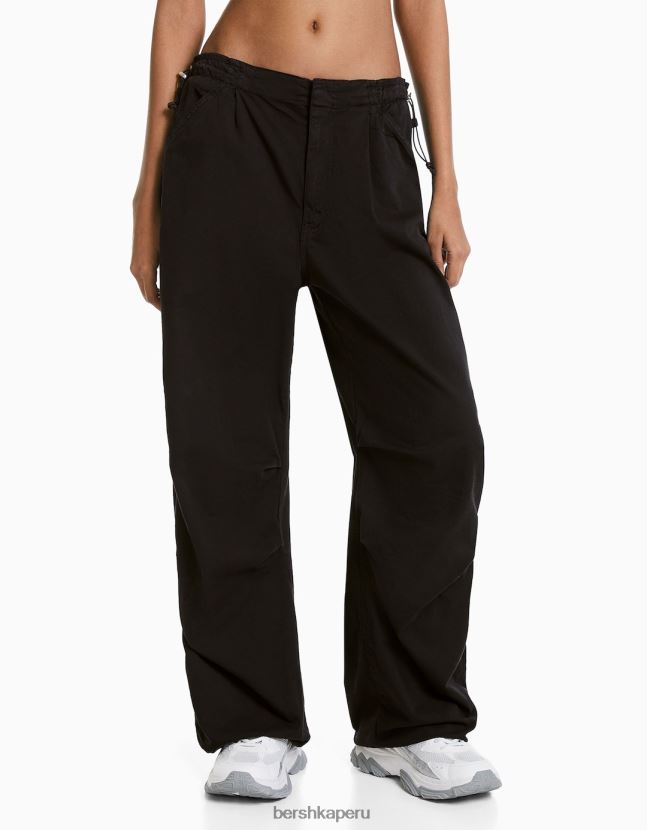 negro Bershka mujer pantalones de chándal de paracaídas holgados 806J6B1398