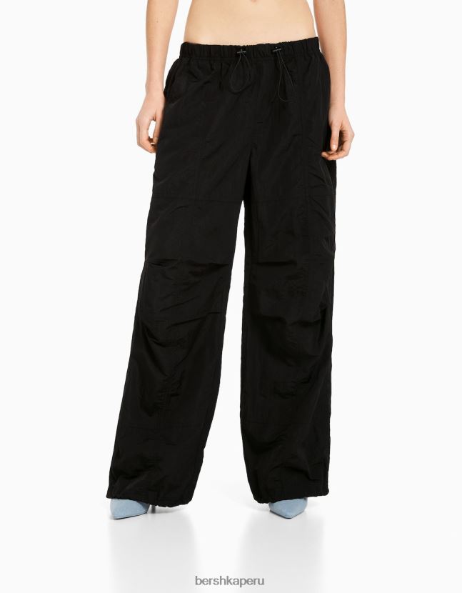 negro Bershka mujer pantalones de paracaídas de nailon 806J6B1331