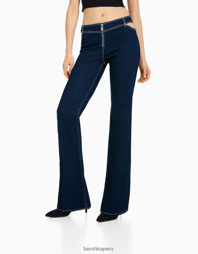 Armada Bershka mujer vaqueros acampanados con cremallera y detalle de aberturas 806J6B1578