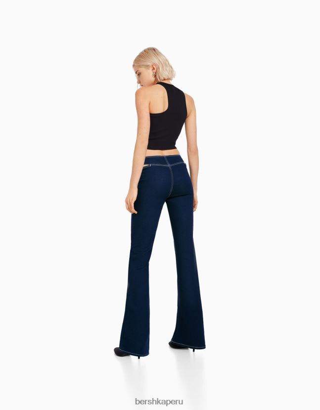 Armada Bershka mujer vaqueros acampanados con cremallera y detalle de aberturas 806J6B1578