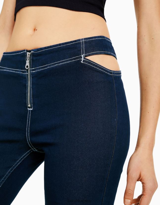 Armada Bershka mujer vaqueros acampanados con cremallera y detalle de aberturas 806J6B1578