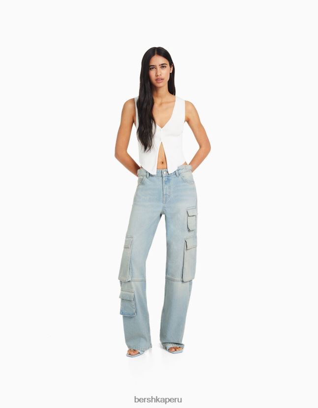 azul claro Bershka mujer vaqueros cargo con varios bolsillos y efecto desteñido 806J6B1878