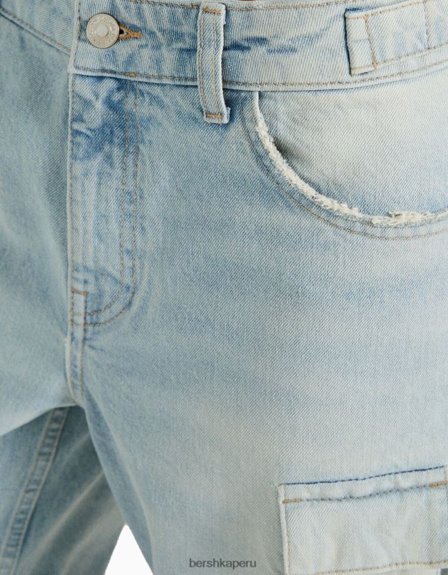 azul claro Bershka mujer vaqueros cargo con varios bolsillos y efecto desteñido 806J6B1878