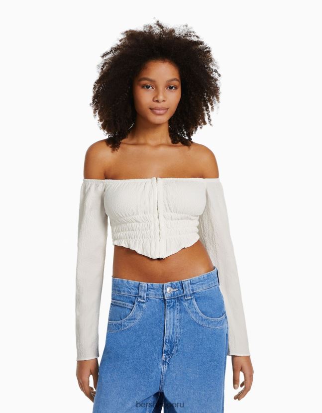 crema Bershka mujer blusa de manga larga con hombros descubiertos y tejido texturizado 806J6B935
