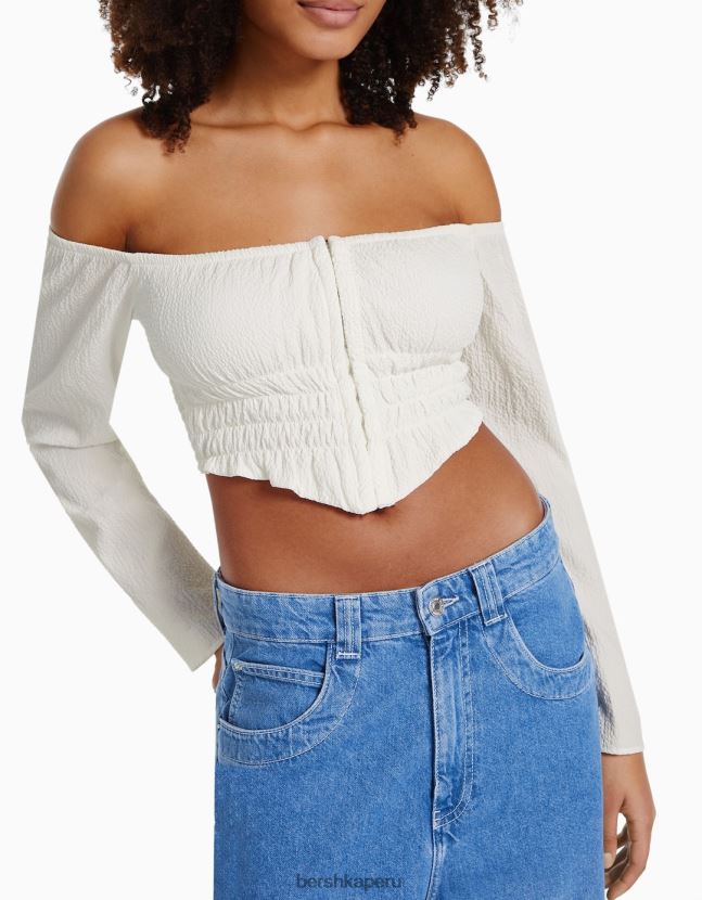 crema Bershka mujer blusa de manga larga con hombros descubiertos y tejido texturizado 806J6B935