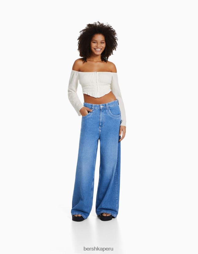 crema Bershka mujer blusa de manga larga con hombros descubiertos y tejido texturizado 806J6B935