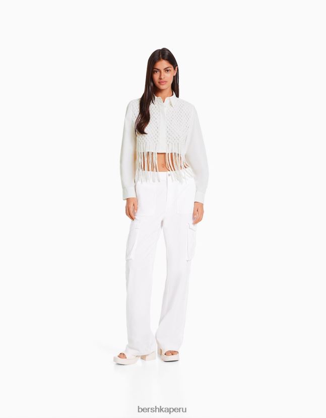 blanco Bershka mujer camisa cropped de manga larga con detalle de macramé 806J6B922