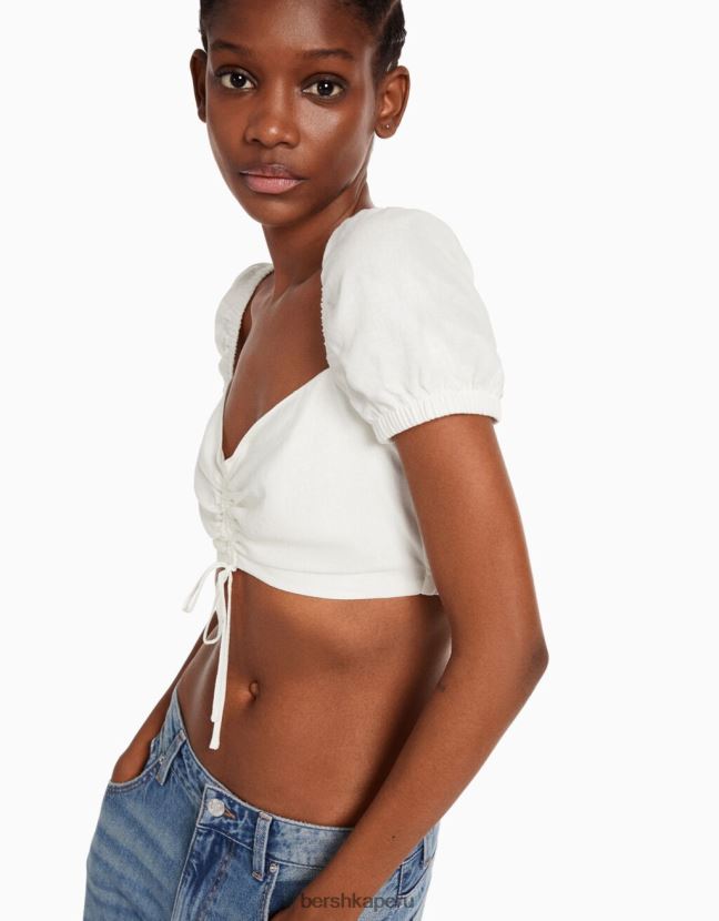blanco Bershka mujer top corto de manga corta en mezcla de lino con detalle fruncido 806J6B899