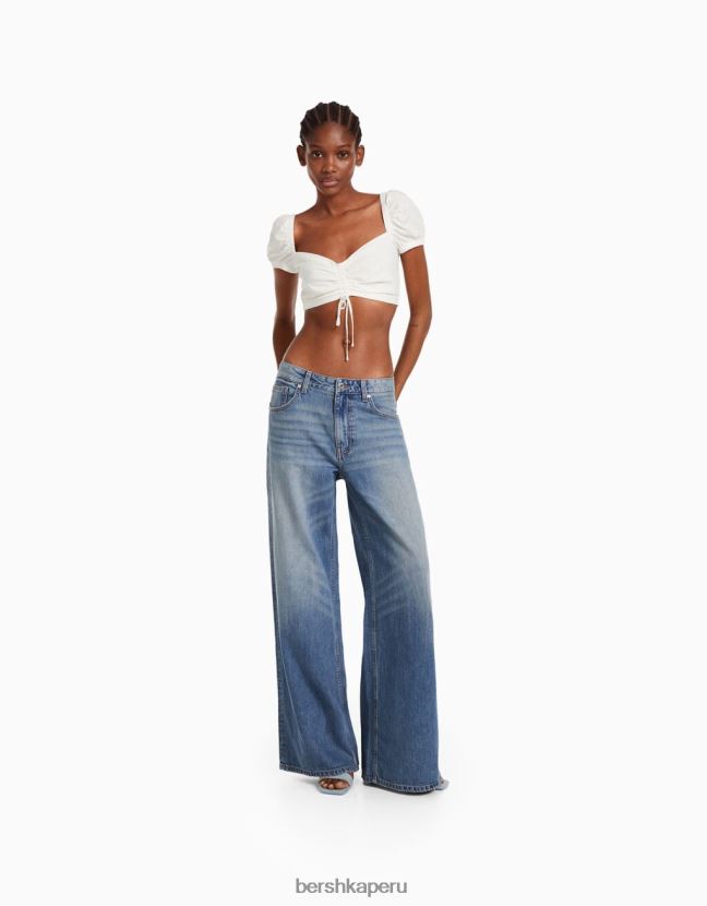 blanco Bershka mujer top corto de manga corta en mezcla de lino con detalle fruncido 806J6B899
