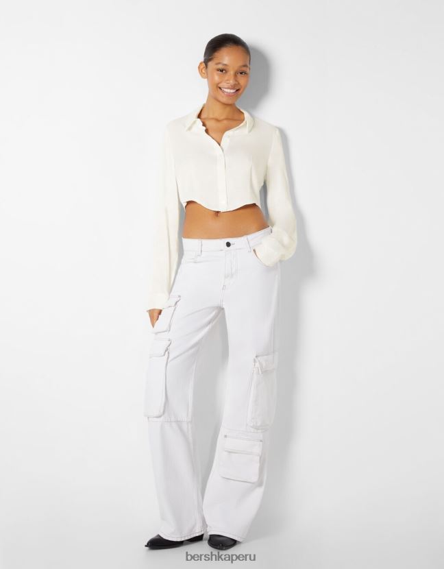 crema Bershka mujer camisa corta ajustada de manga larga 806J6B924