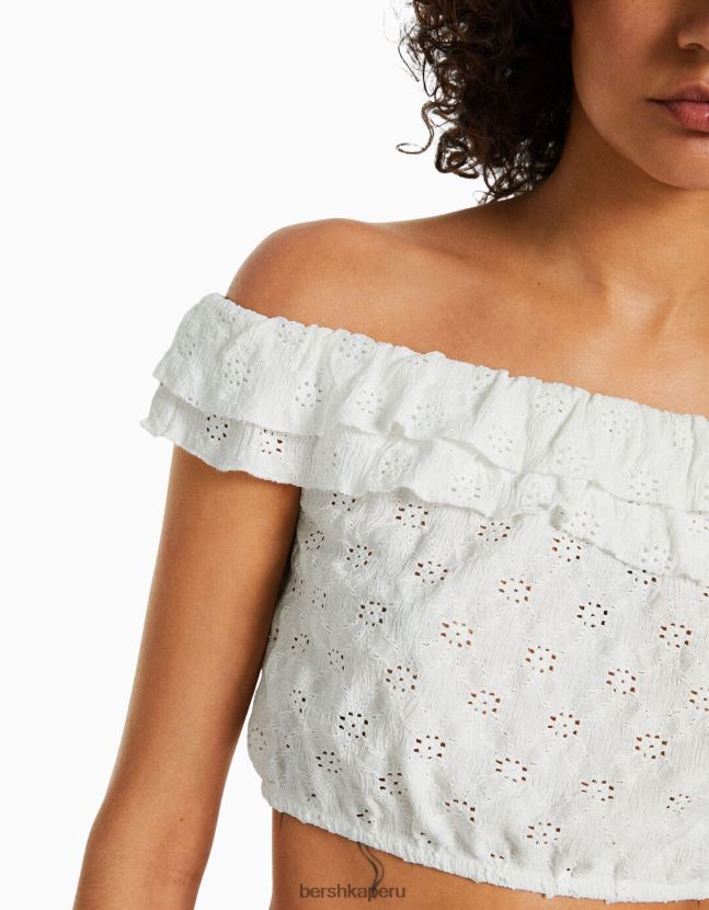 crema Bershka mujer top con hombros descubiertos y bordado suizo 806J6B854