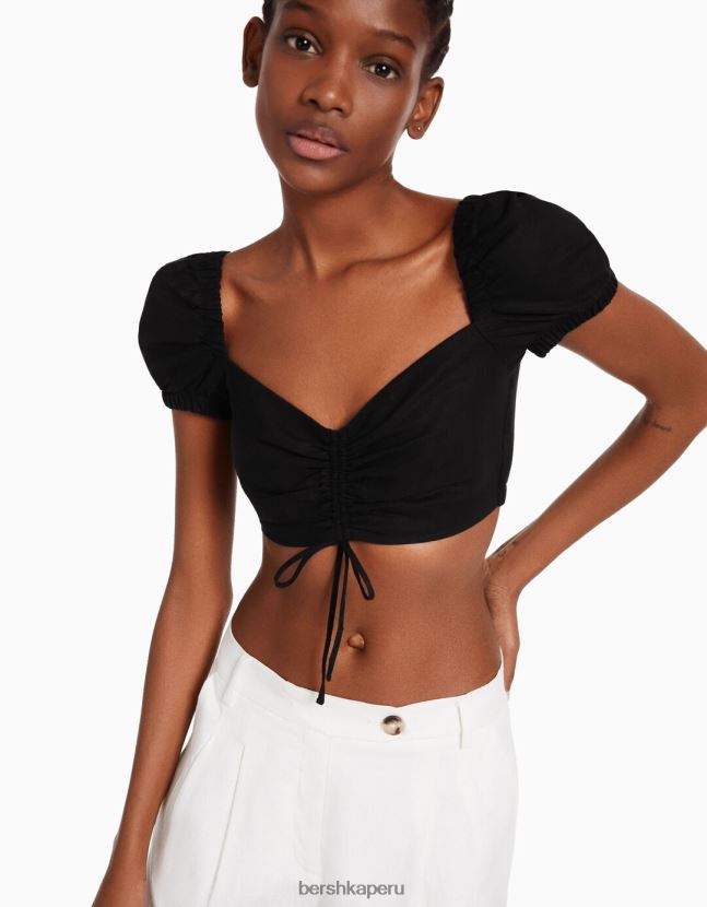 negro Bershka mujer top corto de manga corta en mezcla de lino con detalle fruncido 806J6B774