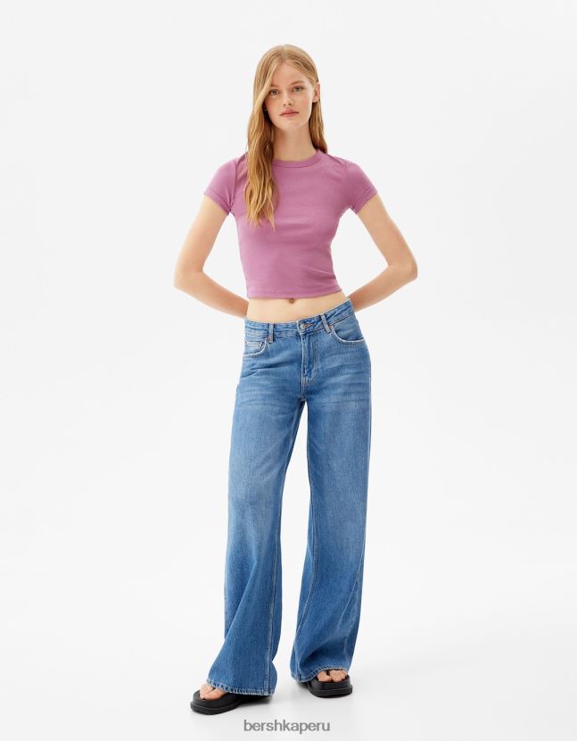 Violeta Bershka mujer camiseta ajustada de manga corta 806J6B521