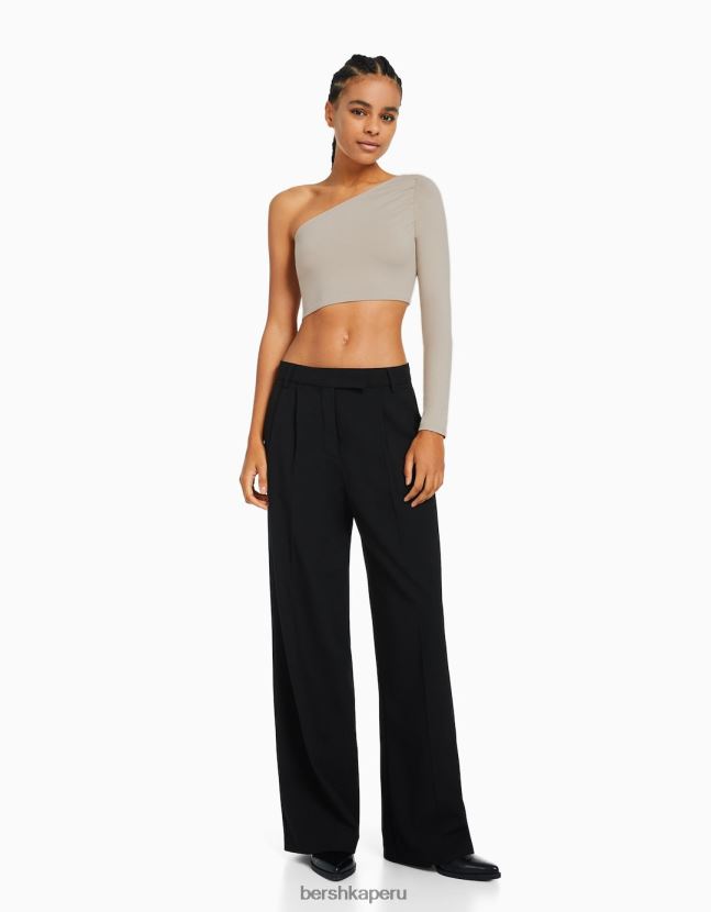 arena Bershka mujer camiseta asimétrica de manga larga 806J6B383