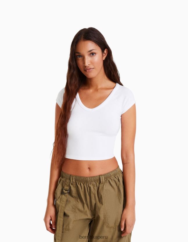 blanco Bershka mujer camiseta corta ajustada con cuello en V y manga raglán 806J6B367