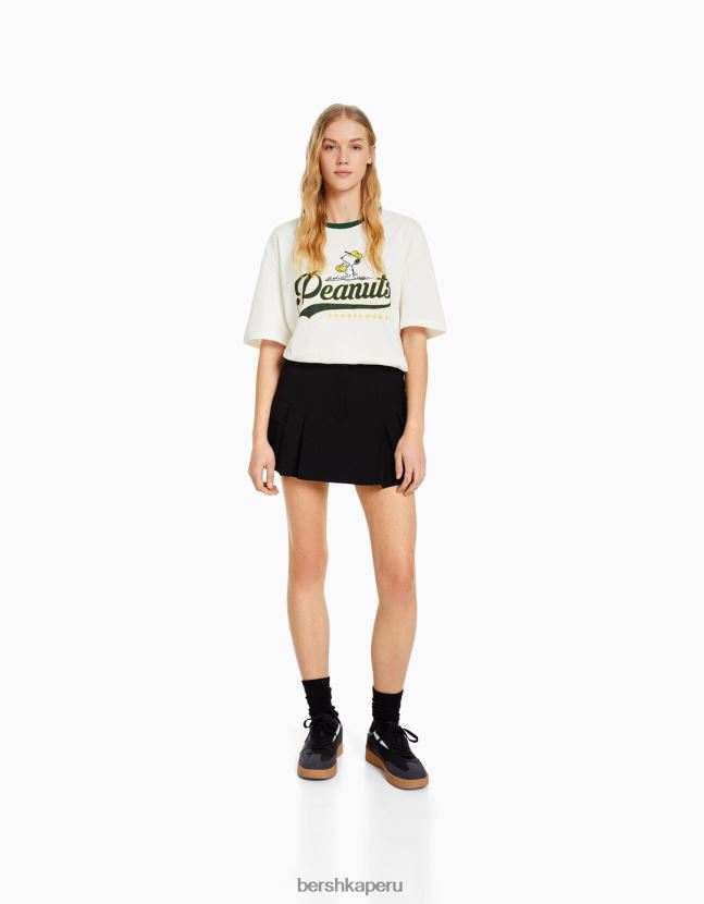 blanco Bershka mujer playera de manga corta con estampado de Snoopy 806J6B564