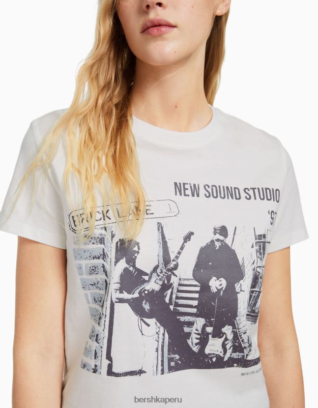 blanquecino Bershka mujer camiseta regular con estampado gráfico 806J6B503