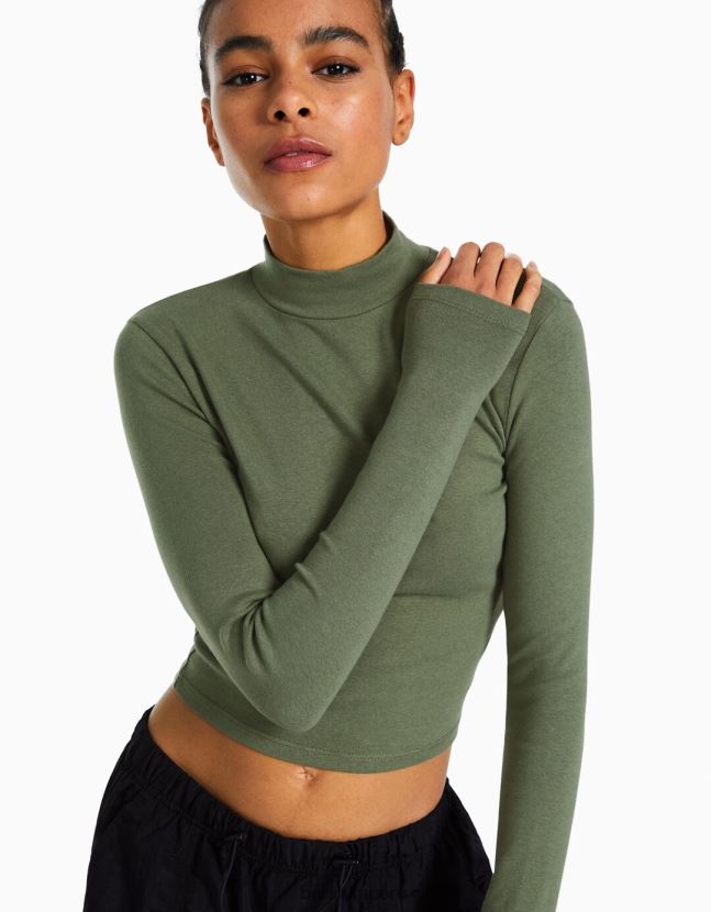 caqui Bershka mujer camiseta de manga larga con cuello alto 806J6B410