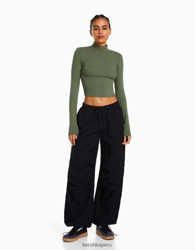 caqui Bershka mujer camiseta de manga larga con cuello alto 806J6B410
