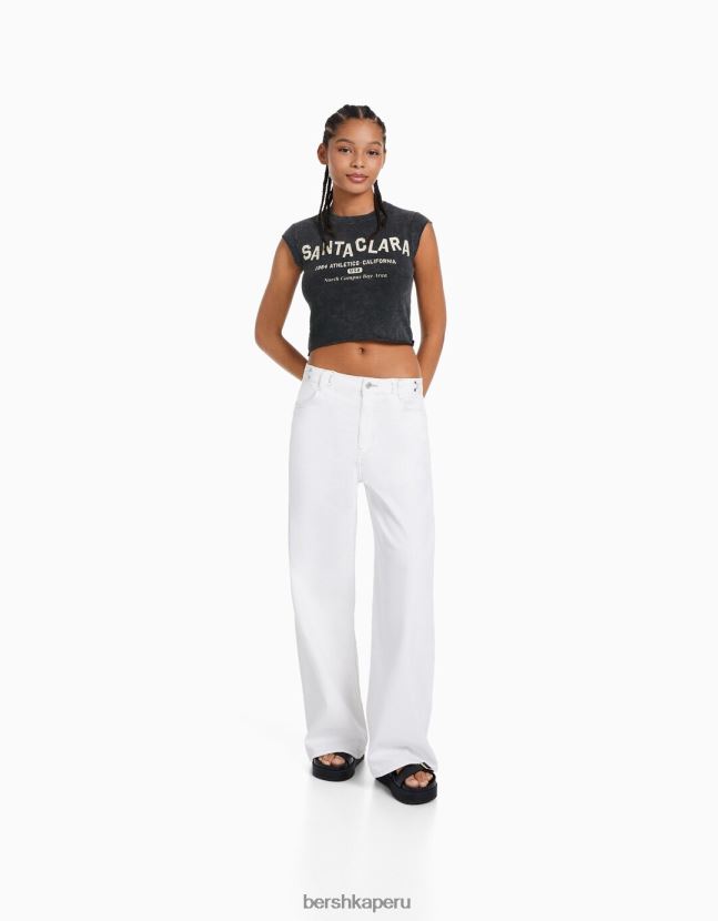 gris Bershka mujer camiseta cropped de manga corta con estampado 806J6B450
