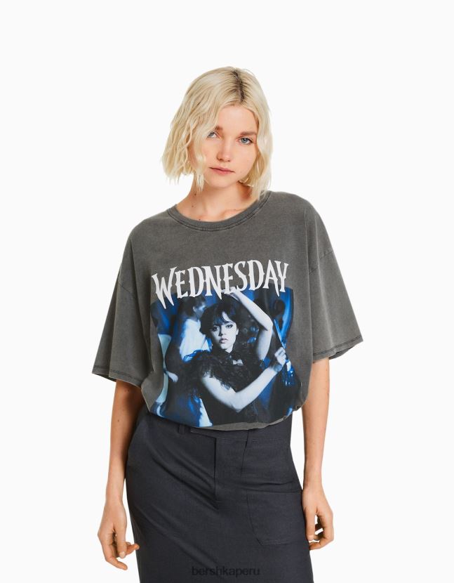 gris Bershka mujer camiseta de manga corta con estampado de miércoles 806J6B475