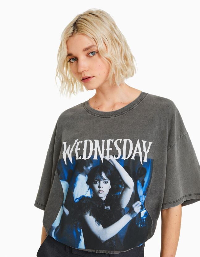 gris Bershka mujer camiseta de manga corta con estampado de miércoles 806J6B475