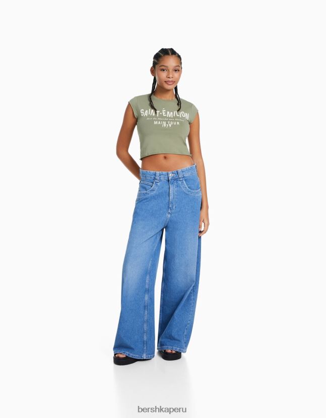 verde Bershka mujer camiseta cropped de manga corta con estampado 806J6B452