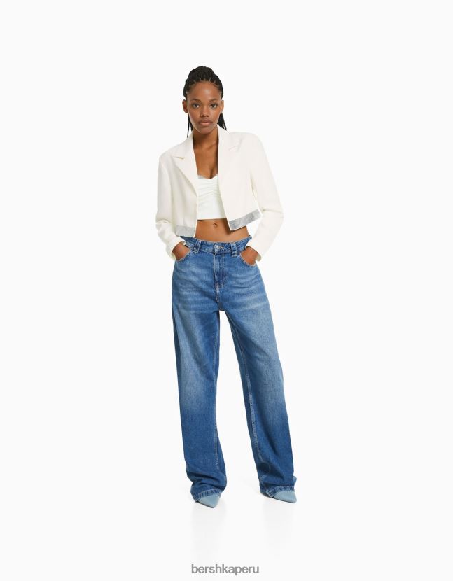 blanco Bershka mujer blazer con detalle de pedrería 806J6B1200