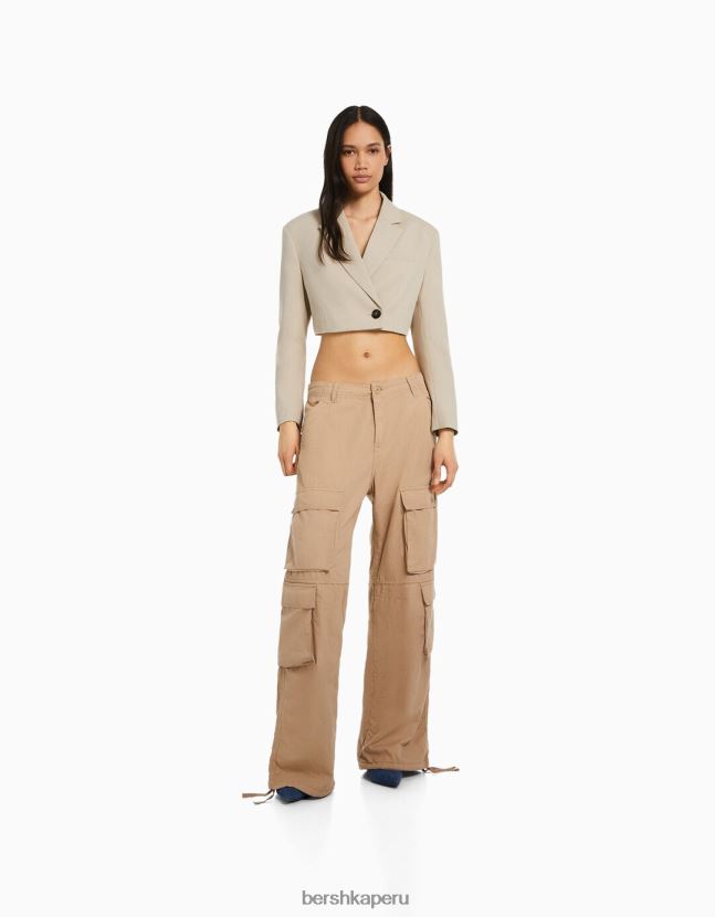 camello Bershka mujer blazer corto de sarga de vestir 806J6B1206