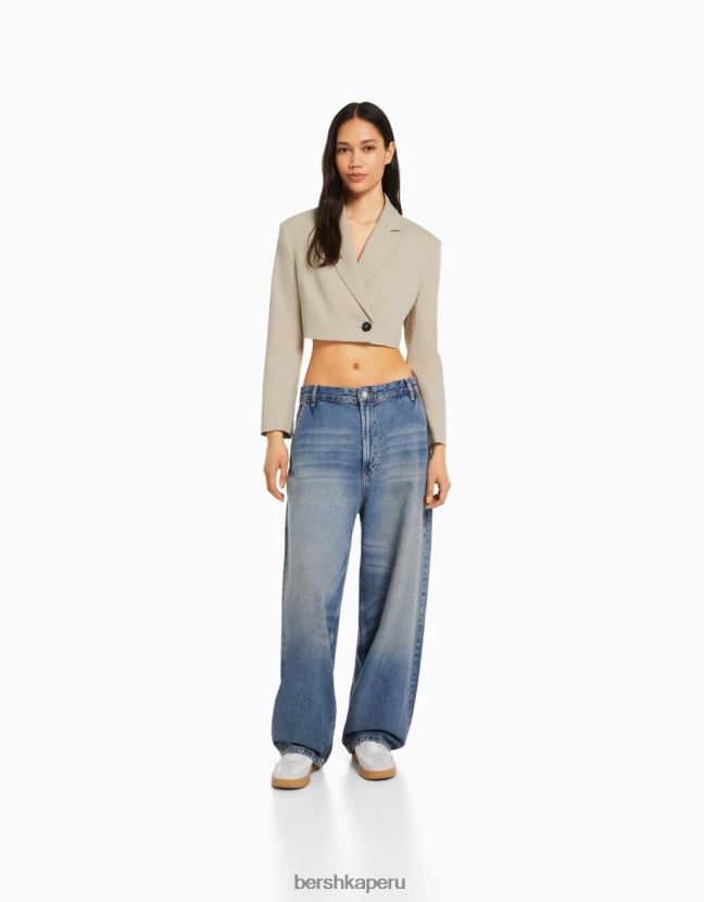 camello Bershka mujer blazer corto de sarga de vestir 806J6B1208