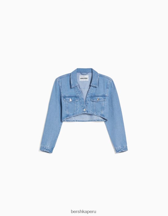 azul claro Bershka mujer chamarra corta de mezclilla con hombros acolchados 806J6B1101