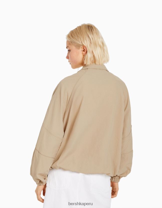 camello Bershka mujer cortavientos de nailon 806J6B1121