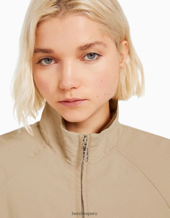 camello Bershka mujer cortavientos de nailon 806J6B1121