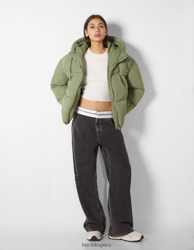 caqui Bershka mujer chamarra capitonada oversize con capucha 806J6B1130
