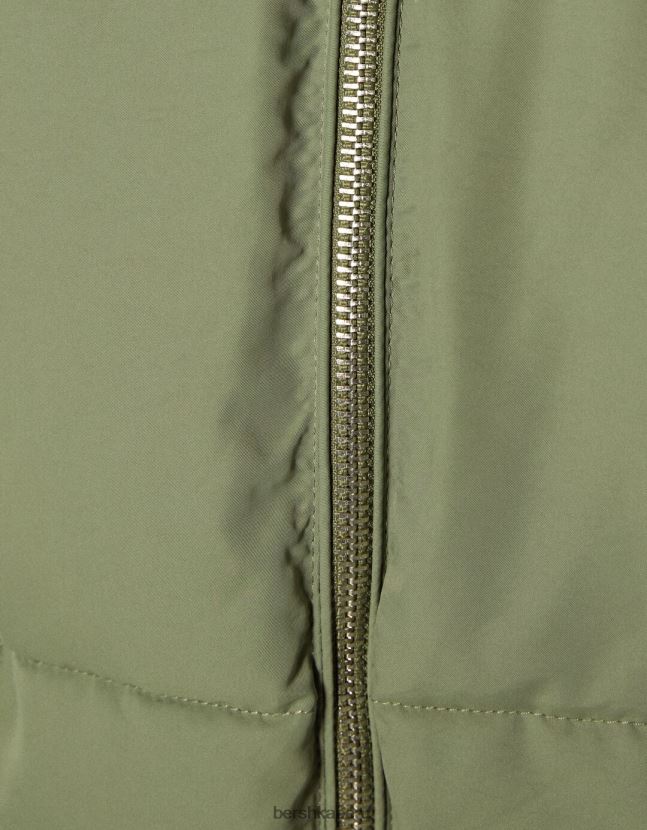 caqui Bershka mujer chamarra capitonada oversize con capucha 806J6B1130