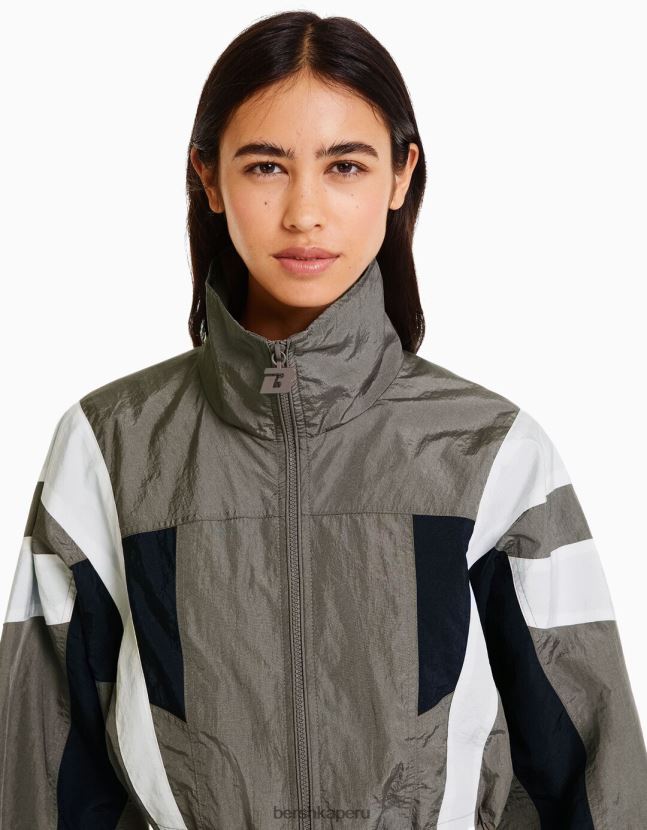 gris Bershka mujer chamarra corta de nailon con diseño colour block 806J6B1110