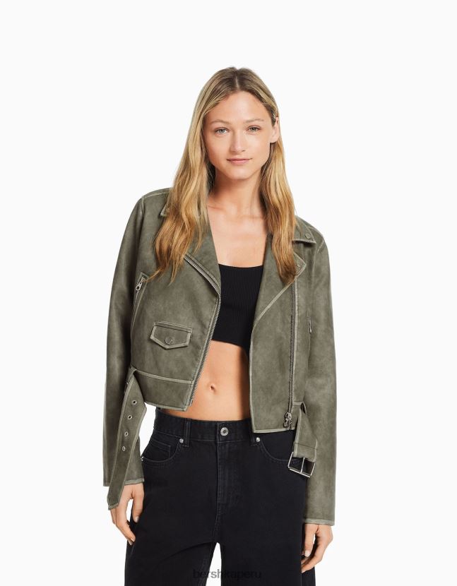 gris oscuro Bershka mujer cazadora biker de piel sintética descolorida con cinturón 806J6B1096