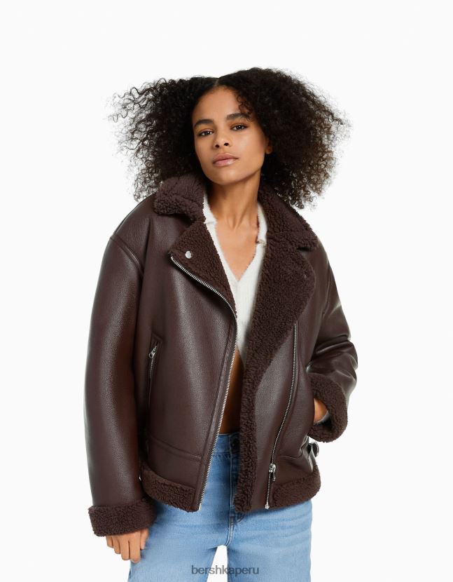 marrón Bershka mujer chaqueta biker de piel sintética con doble faz 806J6B1140