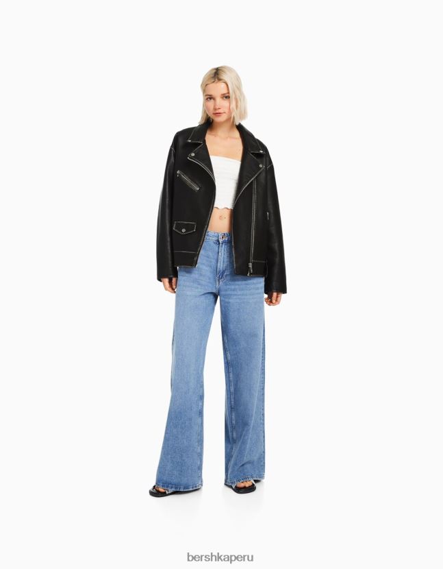 negro Bershka mujer chamarra biker de piel sintética con cinturón 806J6B1131