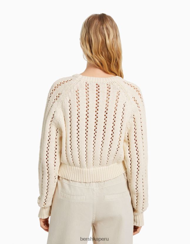 crema Bershka mujer suéter corto de punto abierto con cuello redondo 806J6B1047