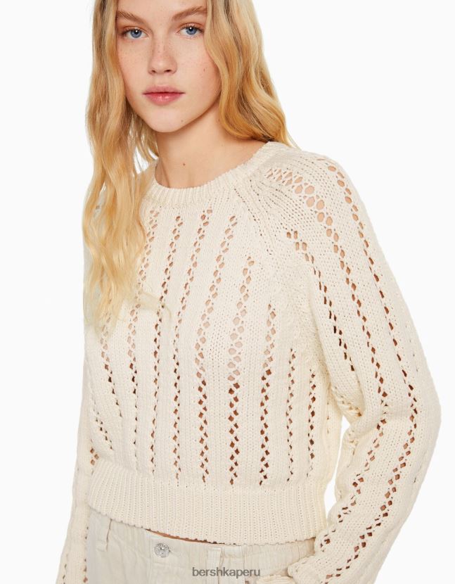 crema Bershka mujer suéter corto de punto abierto con cuello redondo 806J6B1047