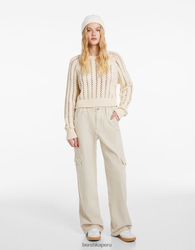 crema Bershka mujer suéter corto de punto abierto con cuello redondo 806J6B1047