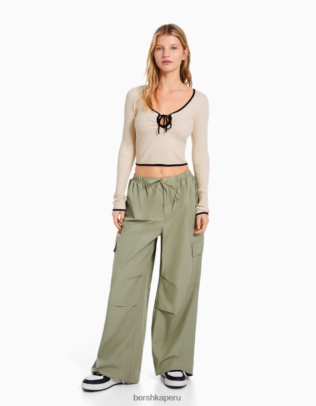 crema Bershka mujer suéter de canalé de manga larga con escote de lazo 806J6B1027