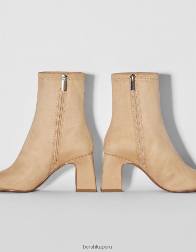 camello Bershka mujer botines ajustados con tacón alto 806J6B2281