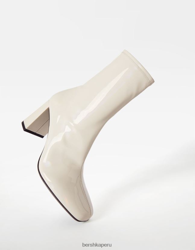 crudo Bershka mujer botines ajustados de charol con tacón alto 806J6B2320
