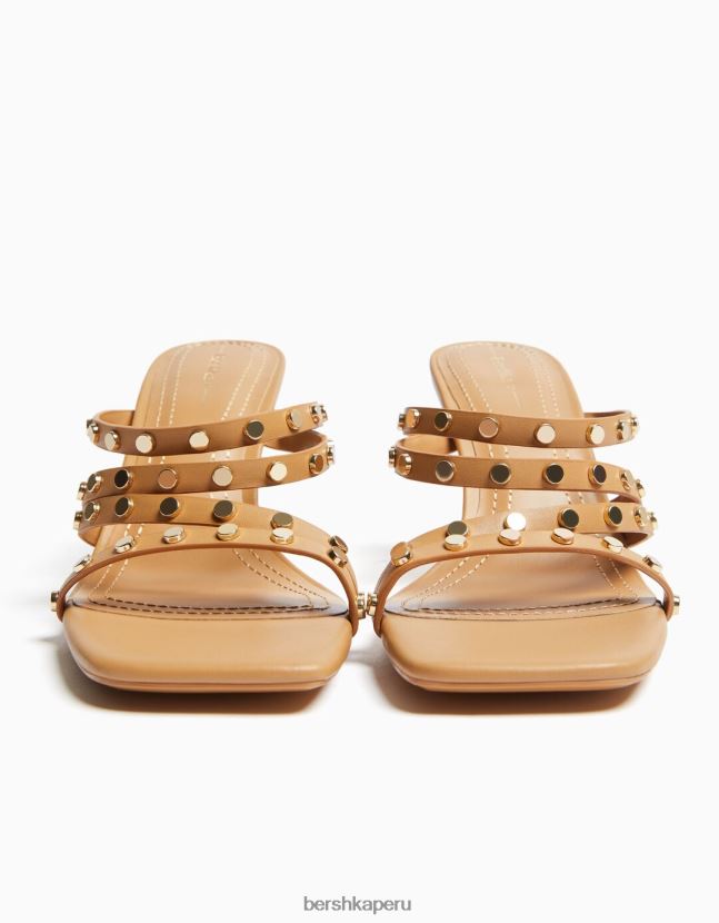 arena Bershka mujer sandalias de tacón con correas con tachuelas 806J6B2140