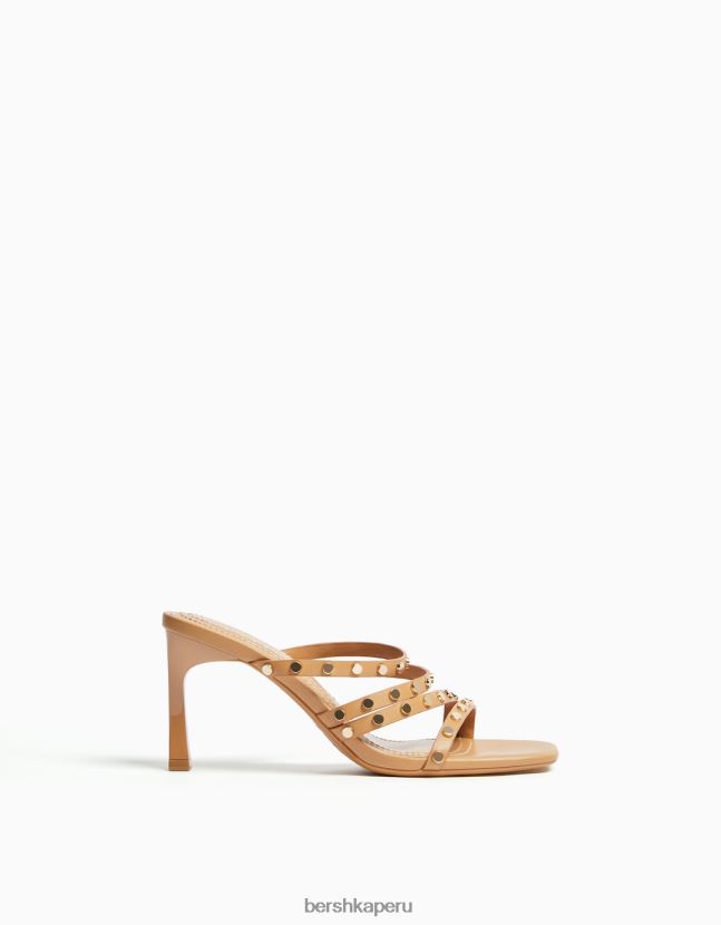arena Bershka mujer sandalias de tacón con correas con tachuelas 806J6B2140