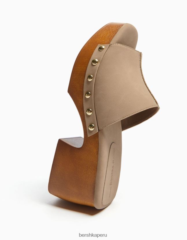 arena Bershka mujer zuecos de plataforma con tachuelas 806J6B2153